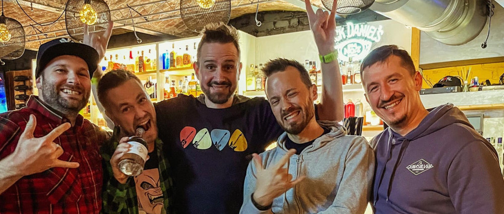 FIVE O'CLOCK TEA vstupují do nové éry se singlem Barevný světy