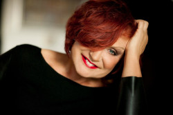 Petra Janů a Láska stojí ve Světlech reflektorů