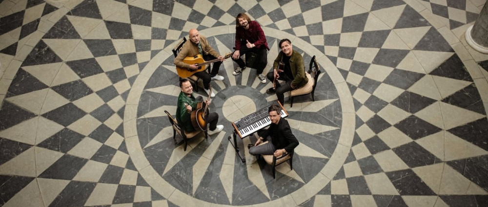 CHINASKI natočili na zámku Kačina klip k písni Bylo nebylo